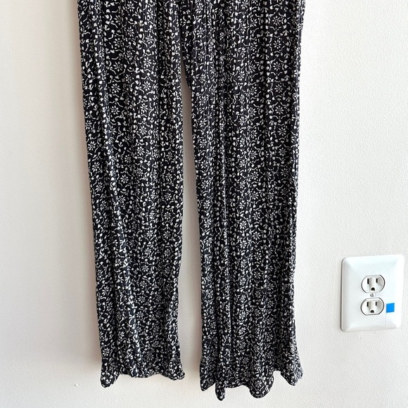 American Eagle Outfitters Black and White Silver Jumpsuit, Sequins, Size Medium - Picture 15 of 16